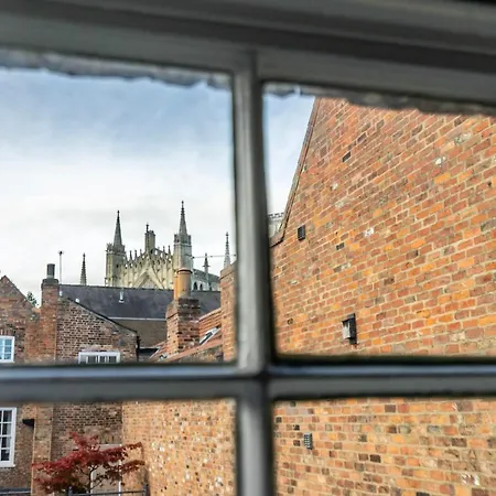 6 Monkbar Court York