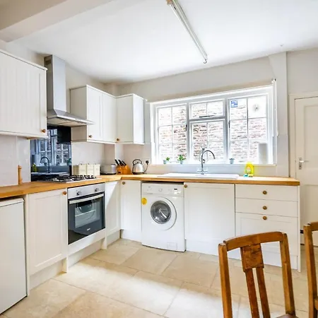 6 Monkbar Court York